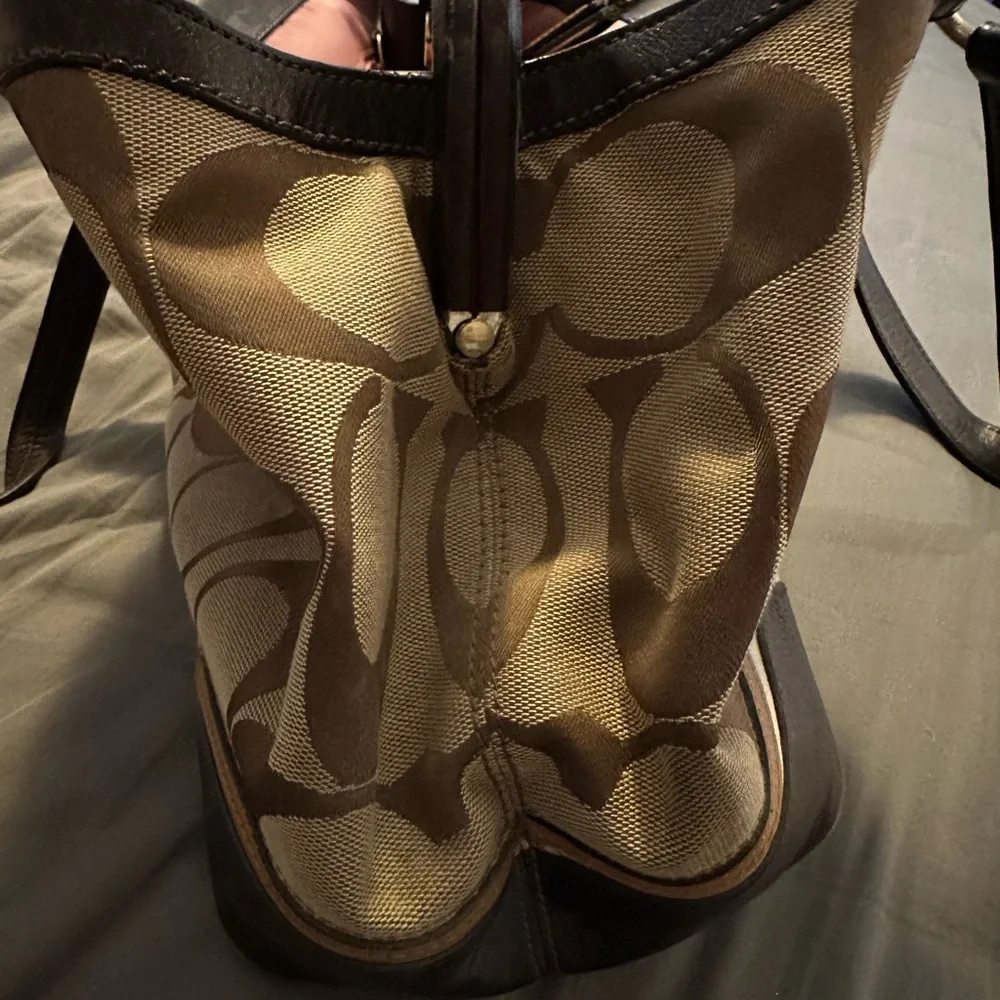 Coach Purse - Picture 4 of 7